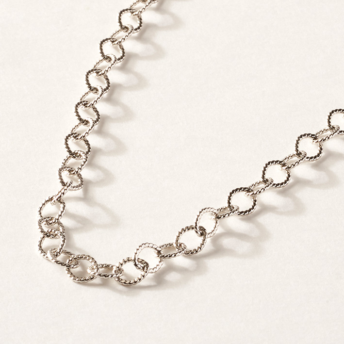 collier-chaine-cercle-elegance-argentee-aimia