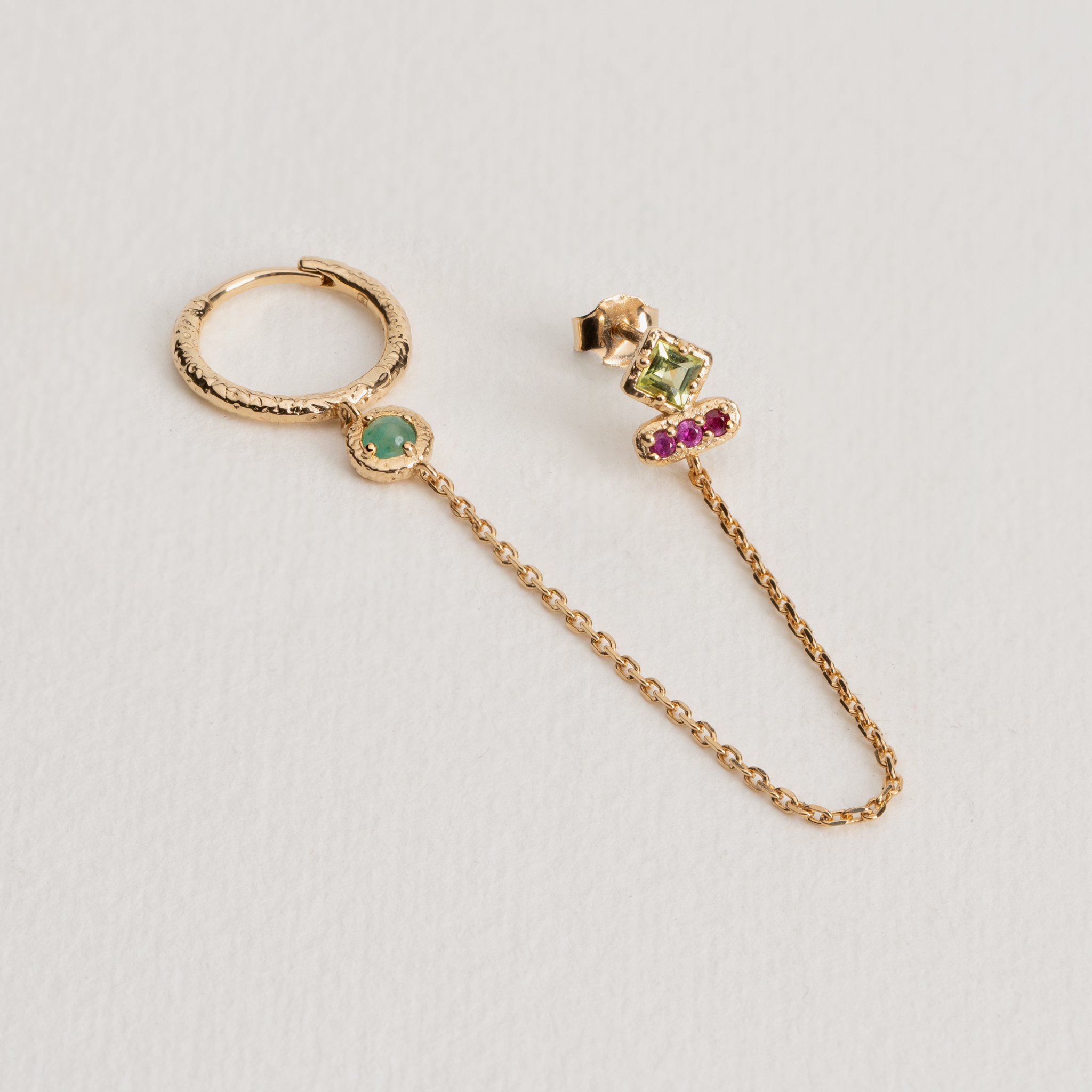 Boucle d’oreille Double Chaîne Colorée – Ana & Cha – Plaqué or