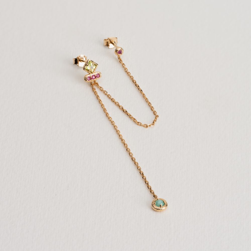 boucles-doreilles-duo-chaines-colorees-ana-cha-plaque-or