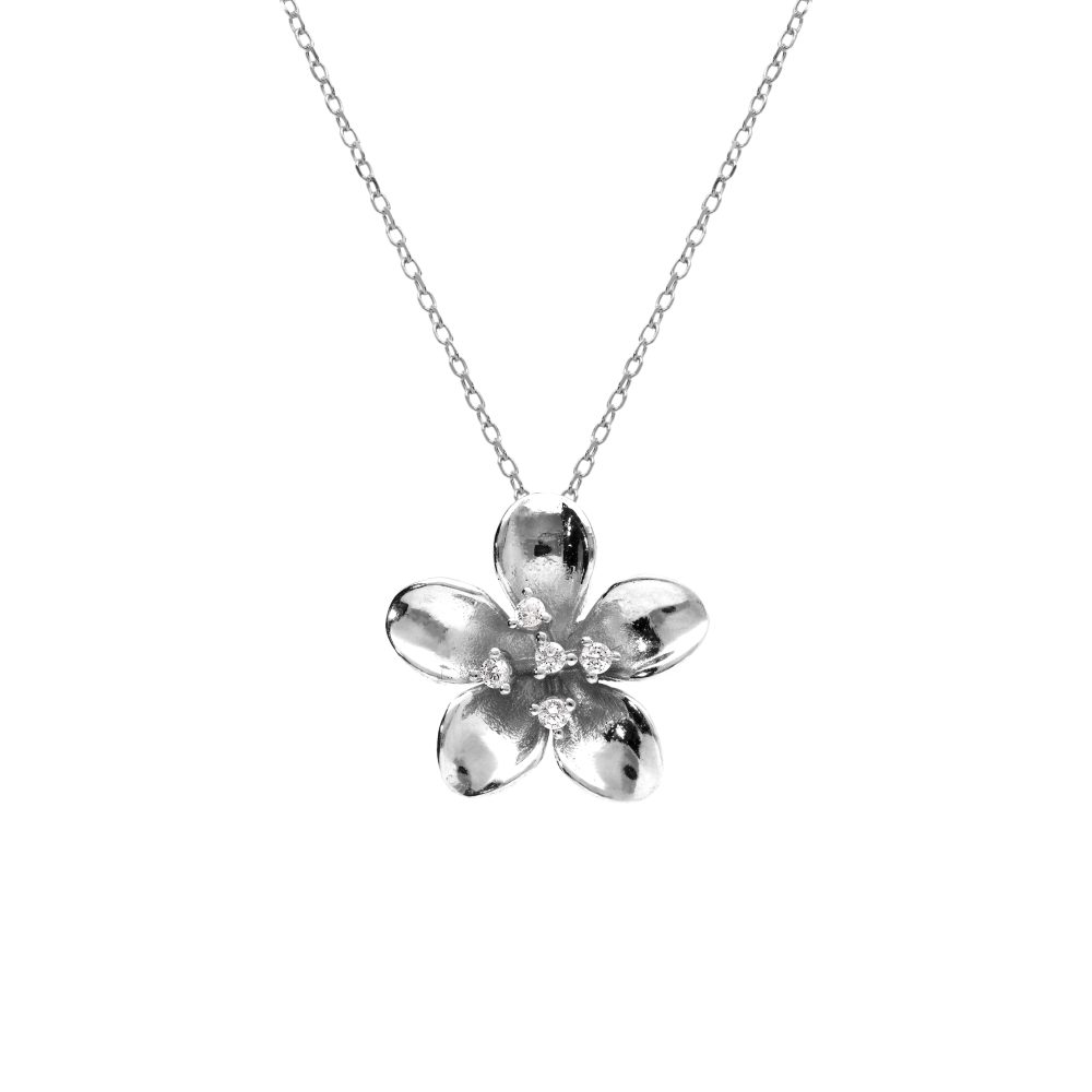 collier-fleur-argent-elegance-florale-et-intemporelle