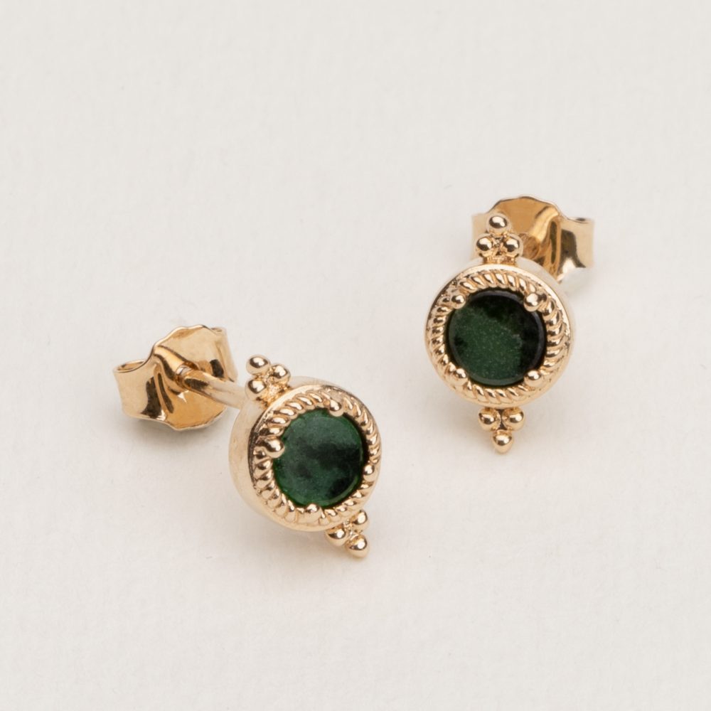 boucles-doreilles-arya-plaque-or-18-carats-et-pierre-naturelle-verte